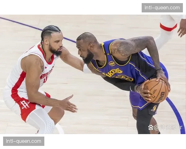 联盟就裁判在昨日关键比赛中的漏判发布最后两分钟报告