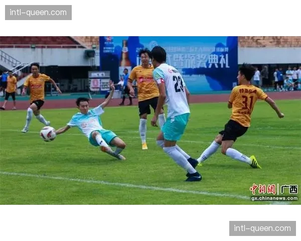 马赛市举办首届“社区法甲”业余七人制足球锦标赛