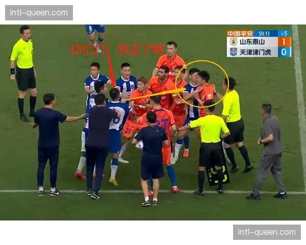 特写:绝杀后,天津津门虎老将于洋被队友高高抛起 特写:绝杀后,天津津门虎老将于洋被队友高高抛起